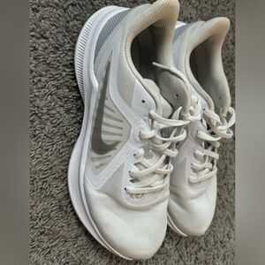 Nike all white women’s tennis shoes size 9